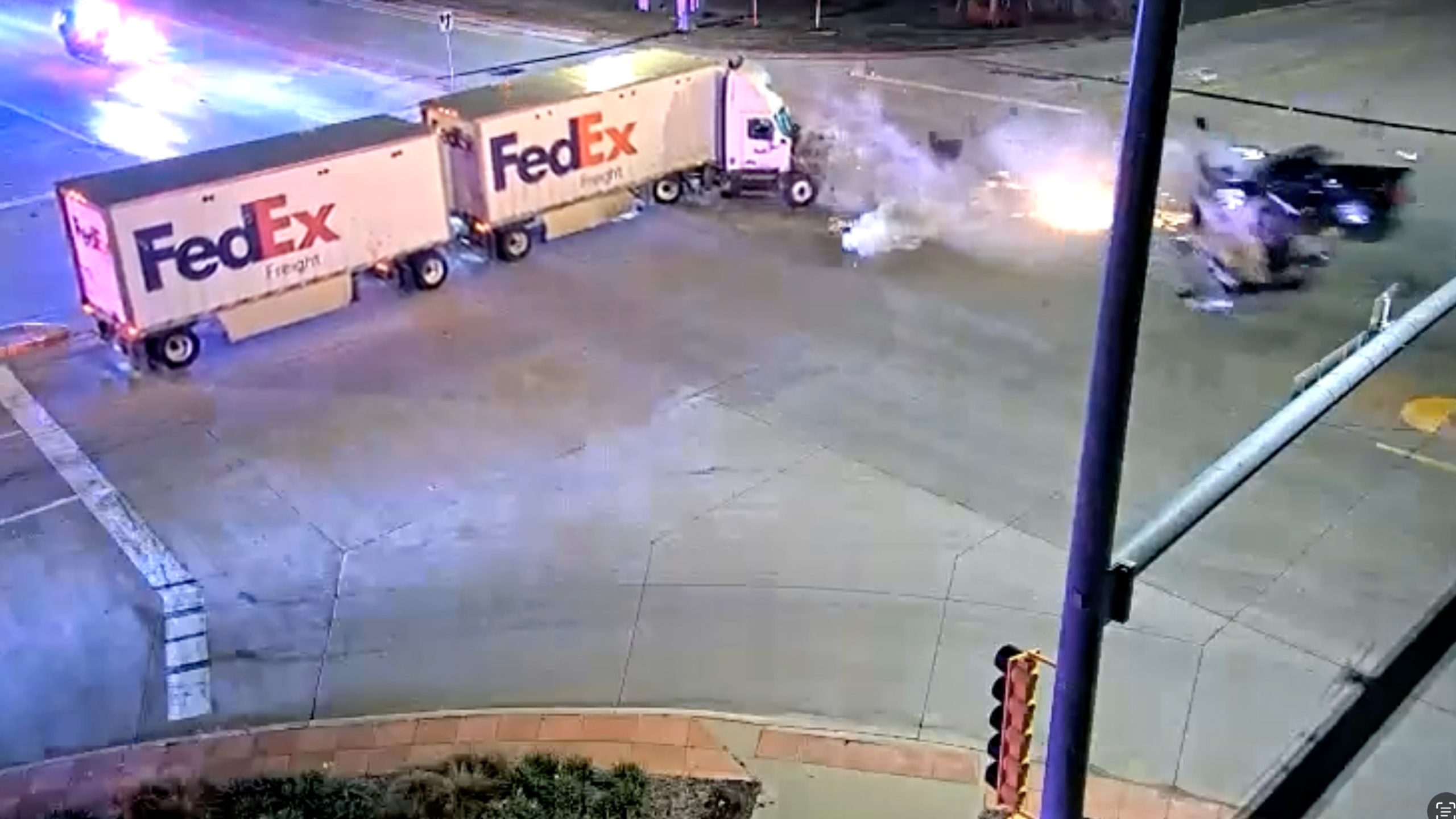 Watch: Suspect fleeing from police crashes into FedEx semi-truck — Southampton Community news